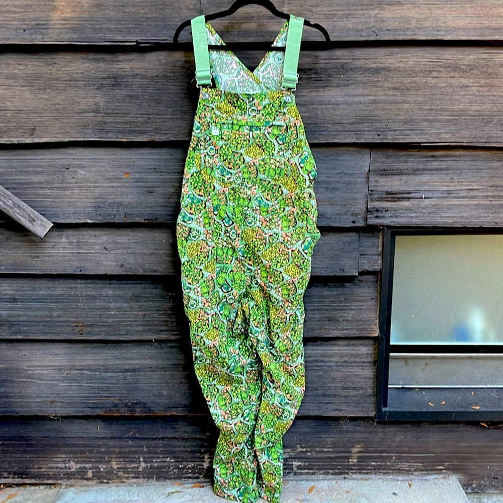 Duluth Trading Co Gardenalls Coveralls fun green pattern Xl x 31 perfect